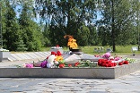 День памяти и скорби. Возложение цветов к братскому захоронению советских войск.